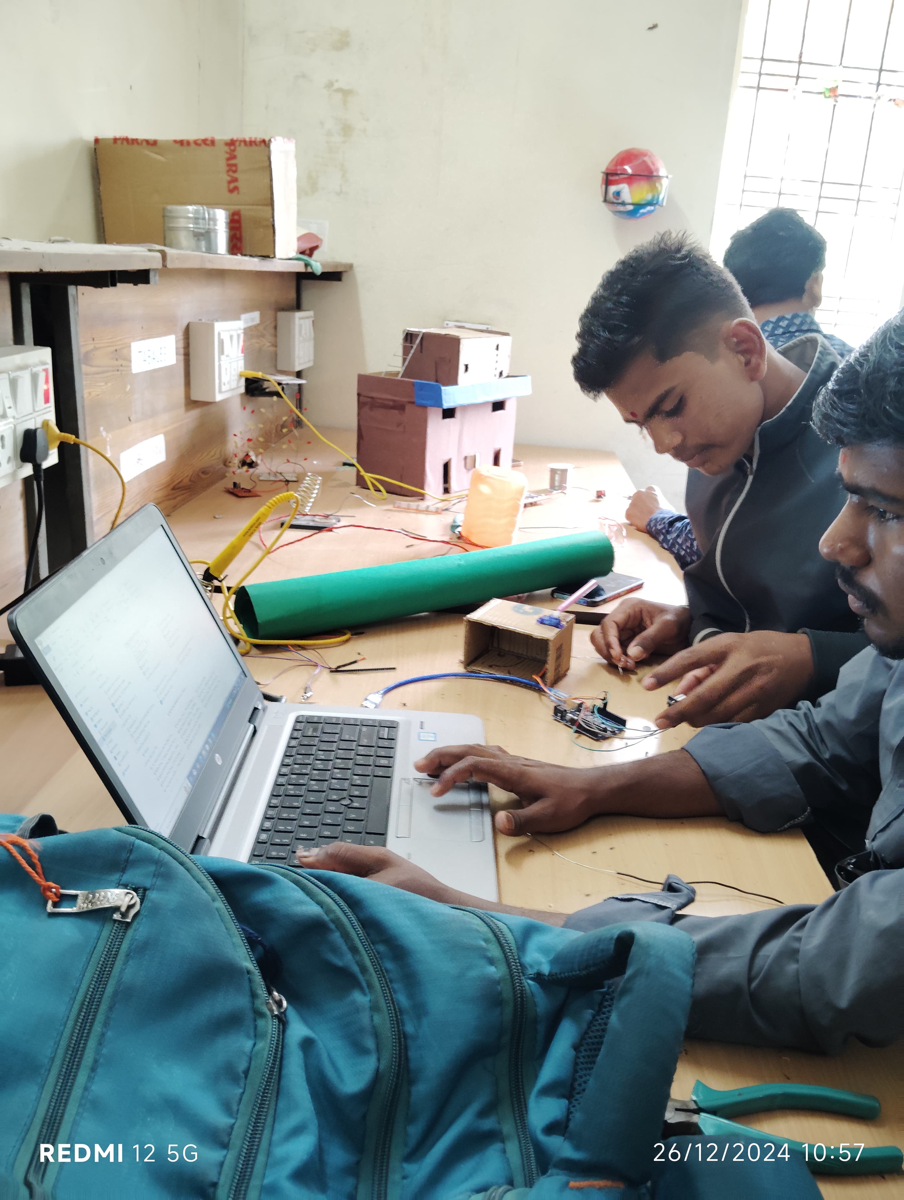 Trainees programming a project on a laptop